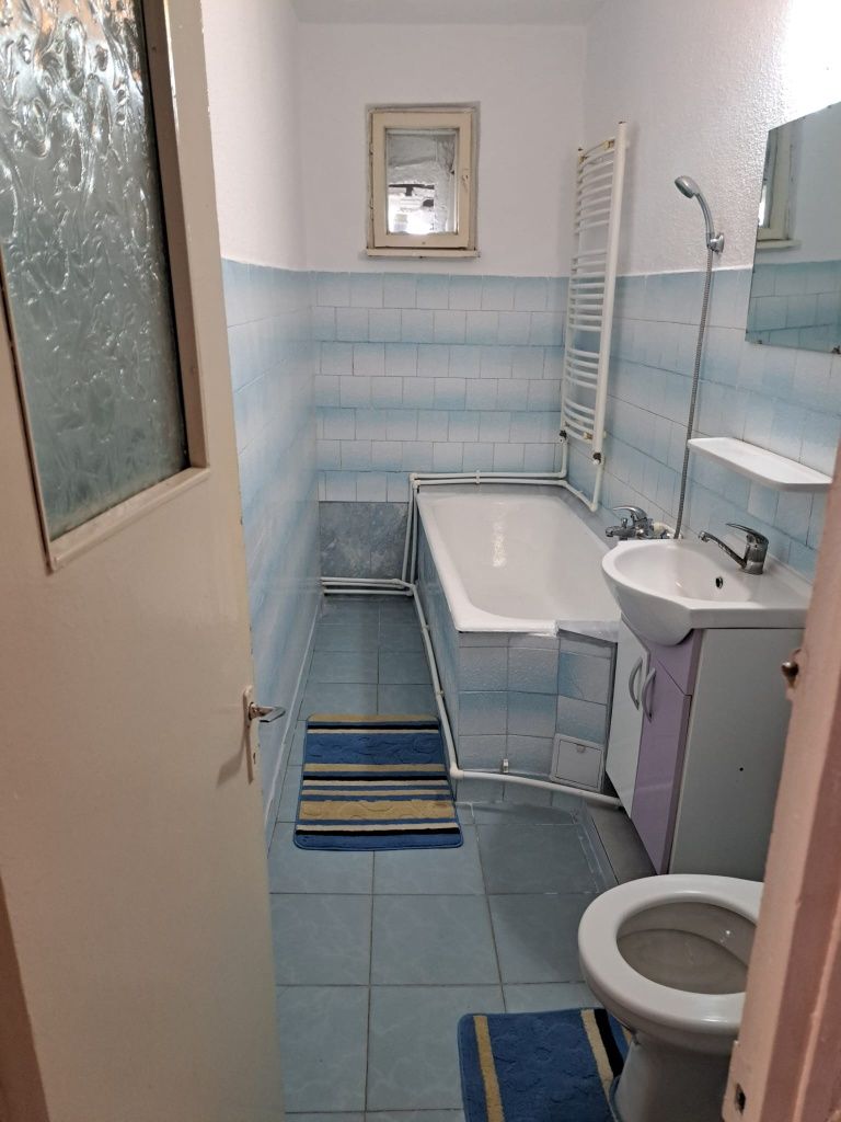 Închiriez apartament!