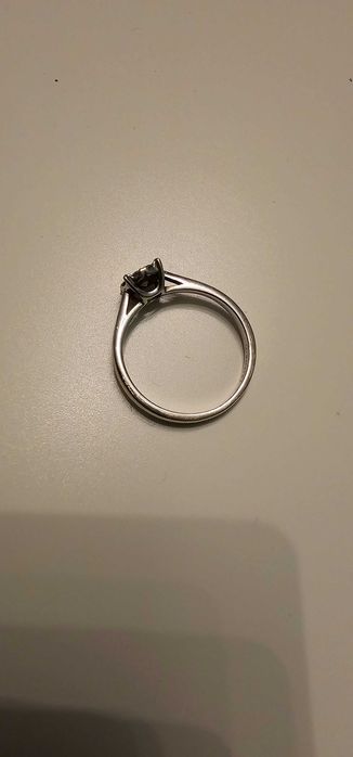 Годежен пръстен - бяло злато с диаманти