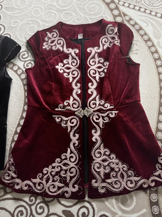 Продам кажекей. Отличное состояние одевался красный кажекей всего 1раз