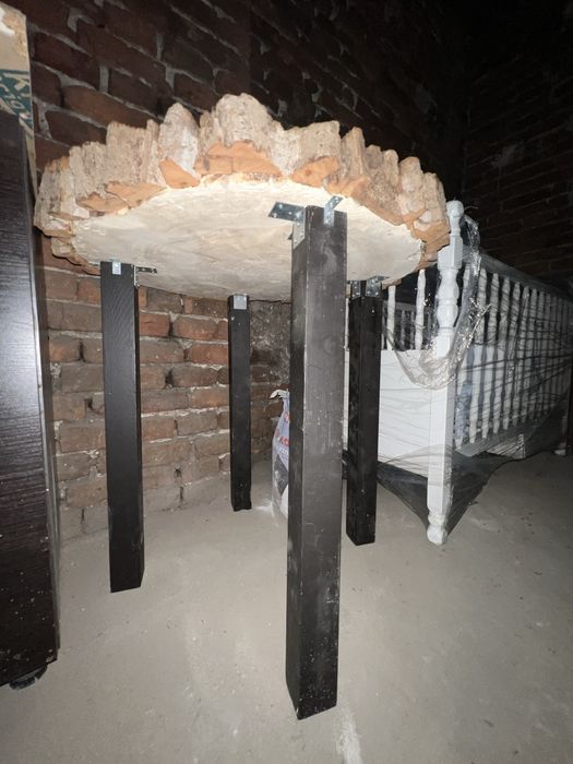 Масивна дървена маса