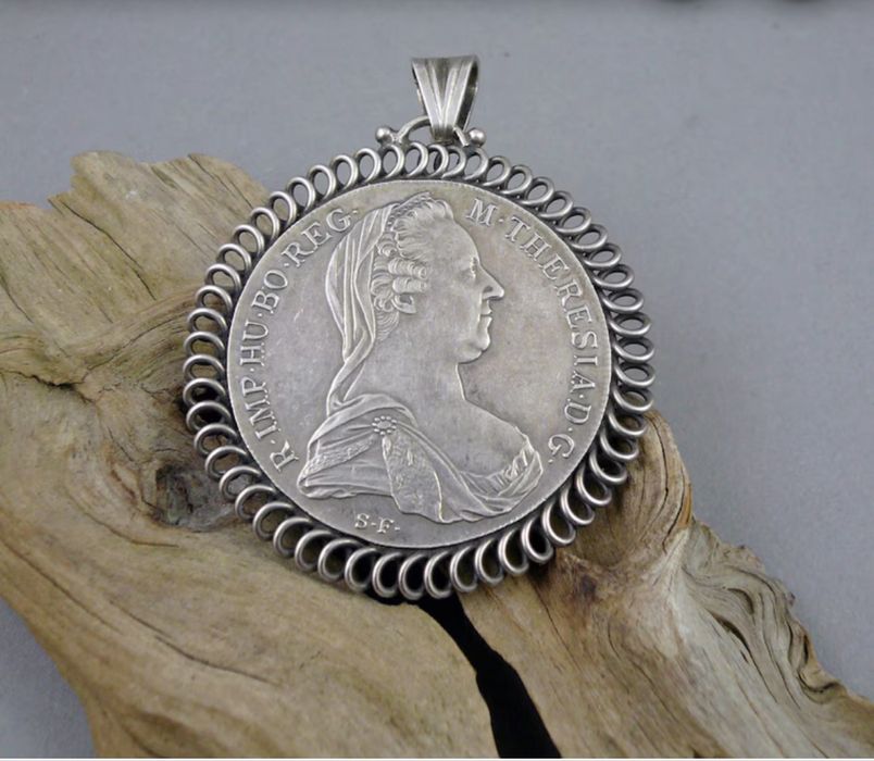 Vând un taler Maria Tereza
