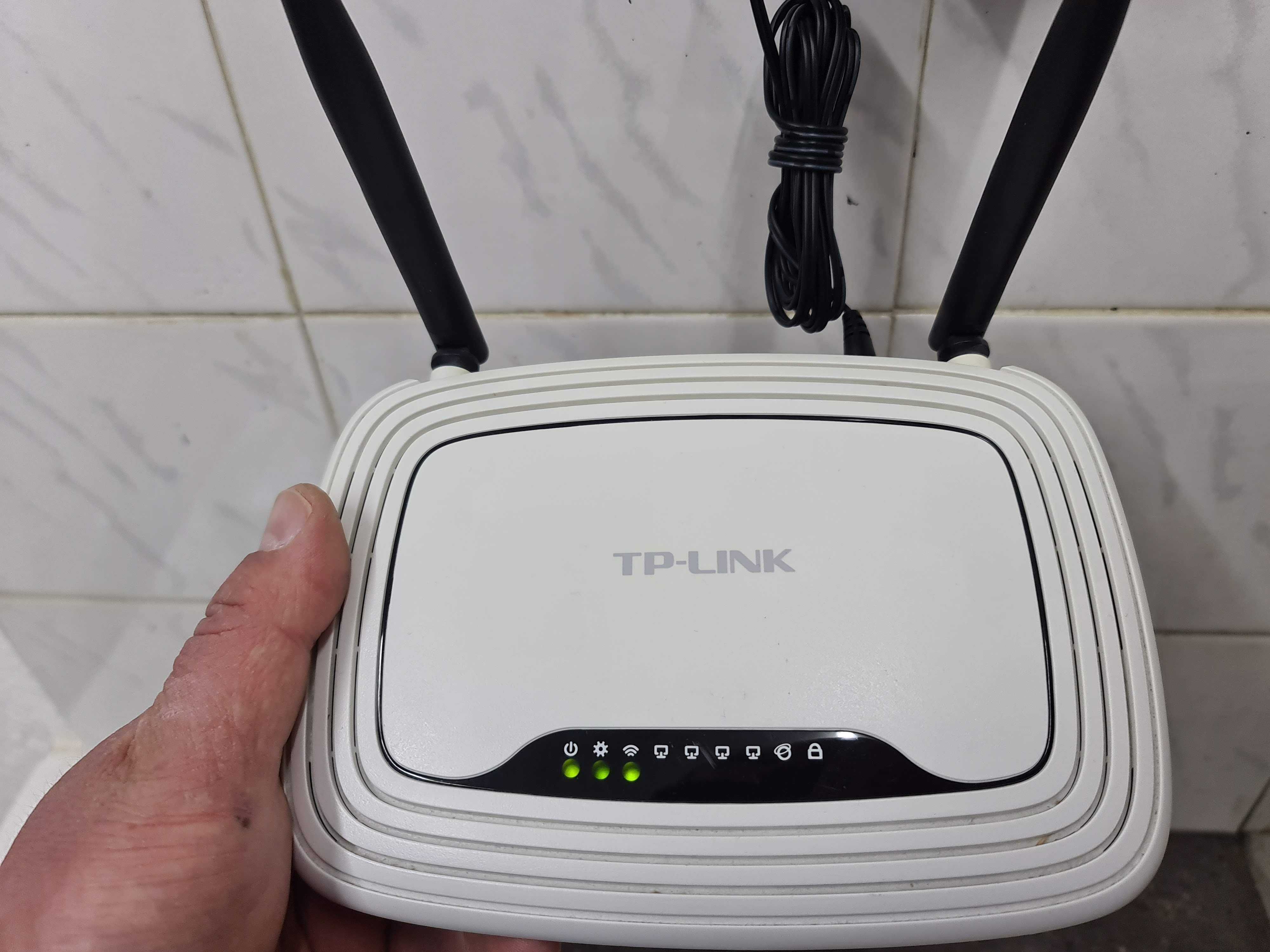 TP-Link Рутер TL-WR841N с две антени 300 Mbps