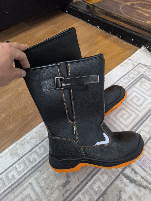 Продам зимние сапоги для работы