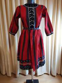 Продавам тракийска народна носия