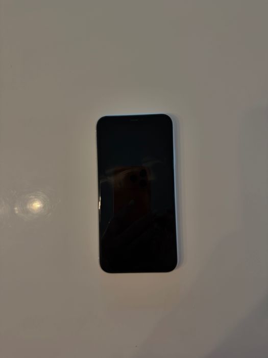 Iphone 11.   64gb