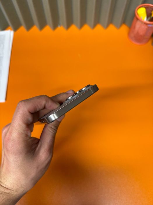 iPhone 15 Pro Max 

• Holati: Ideal, qirilgan joyi yo‘q, hech