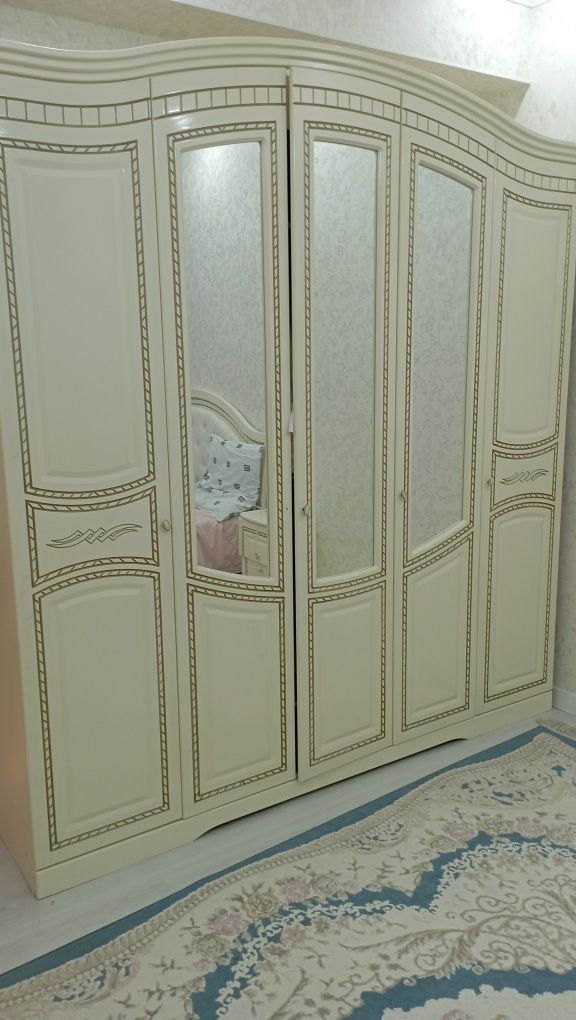 Продается 5 дверный шифонер