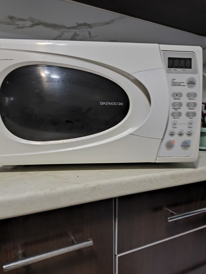 Микроволновая печь Daewoo. Хорошего качества. В отличном состоянии.