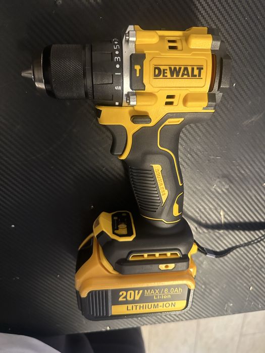 Bormasina Dewalt Acumulator 3,4,5,6 Ah la alegere