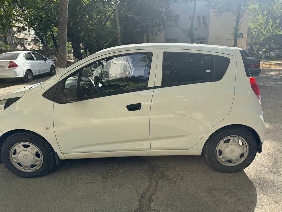 Продам Chevrolet Spark 2014 первая позиция — экономичный автомобиль