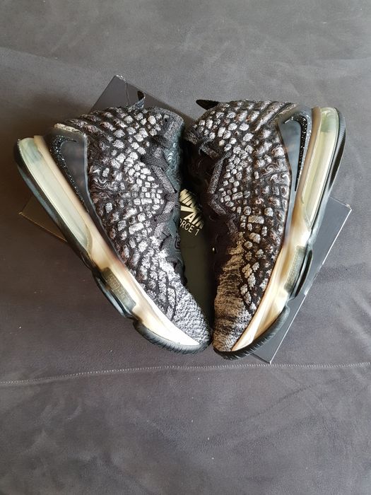 Vând Adidași Nike Lebron măr 41  stare excepțională