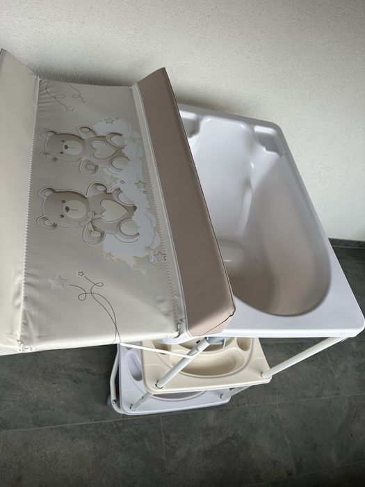 Masa de infasat si cadita bebelusi