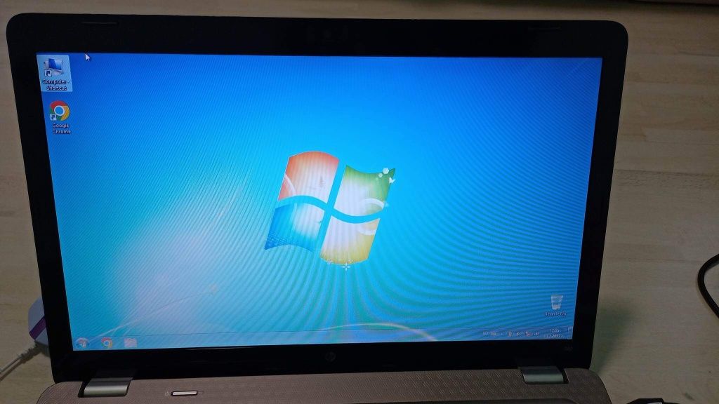 Продавам лаптоп HP в добро състояние, инсталиран Window 7