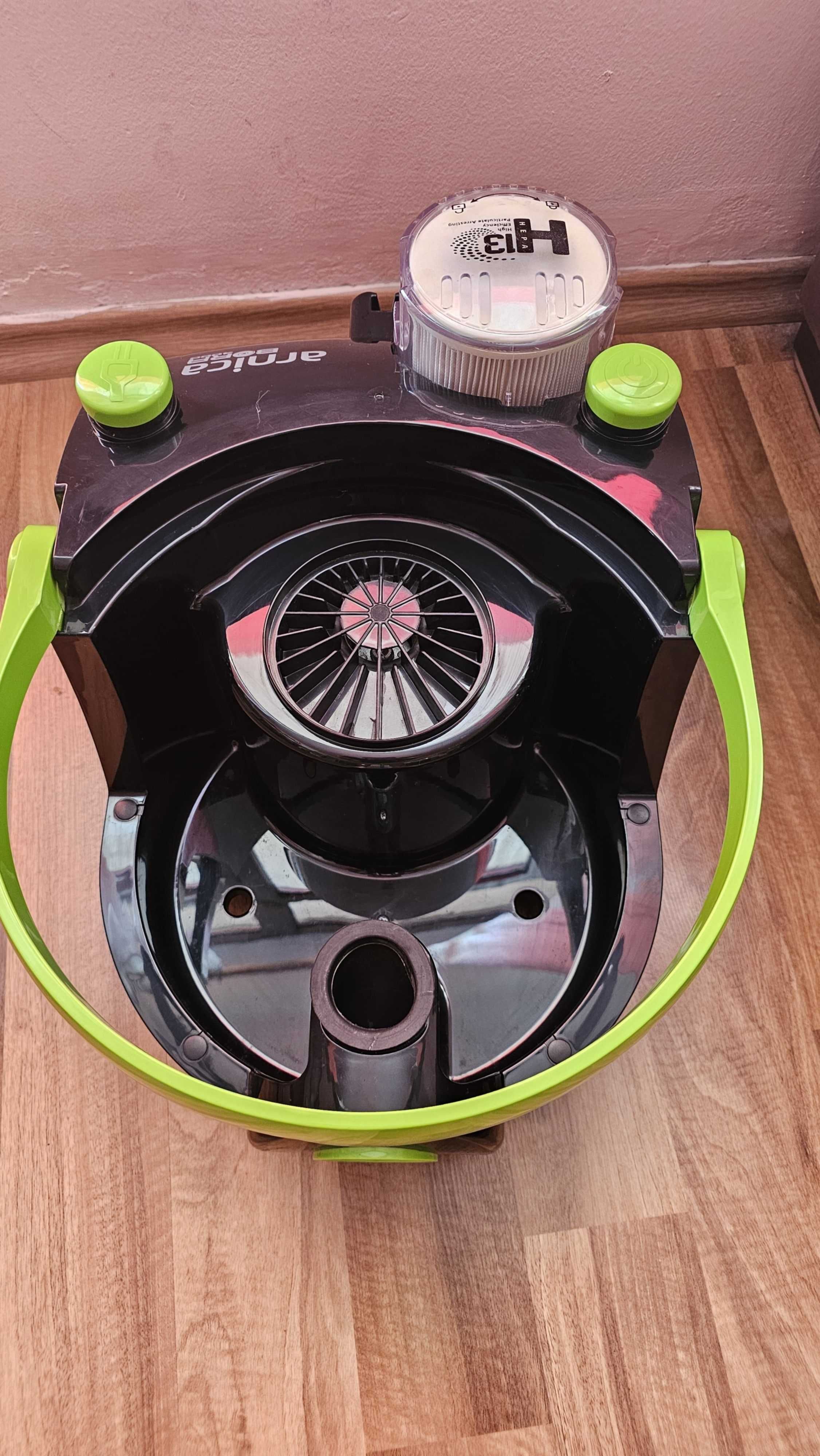 Прахосмукачка с воден филтър Arnica BORA 4000, 2400 W, HEPA филтър