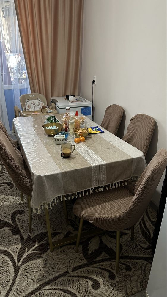 Стол со стульями