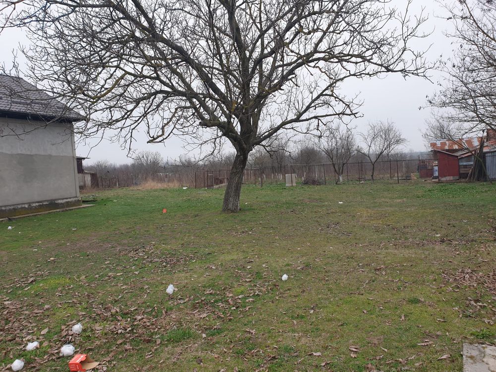 Casa si teren de vanzare