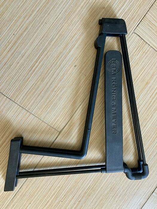 универсална стойка за китара