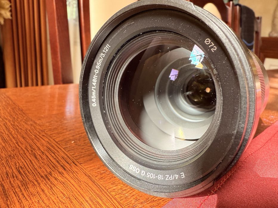 Sony E PZ 18-105mm f/4 G OSS – preț avantajos