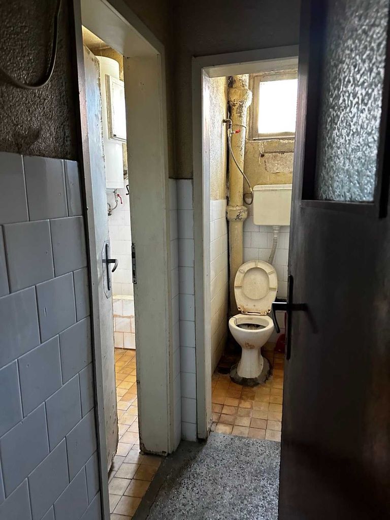 Продава се Етаж от къща в Чирпан - 400 кв.м за 160 €/кв.м - Снимка #10