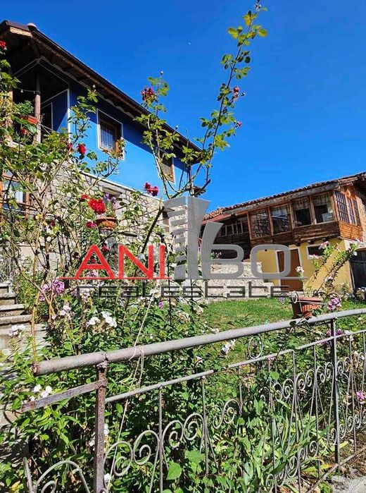 Продава се Къща в Копривщица - 158 кв.м за 1045 €/кв.м - Снимка #1