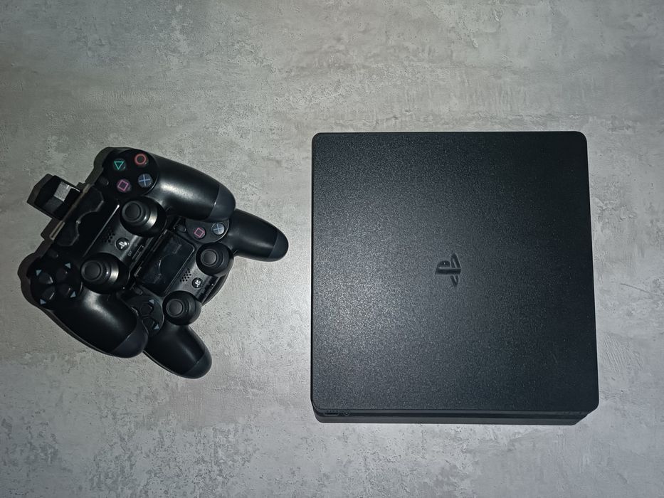 Play Station 4 Slim