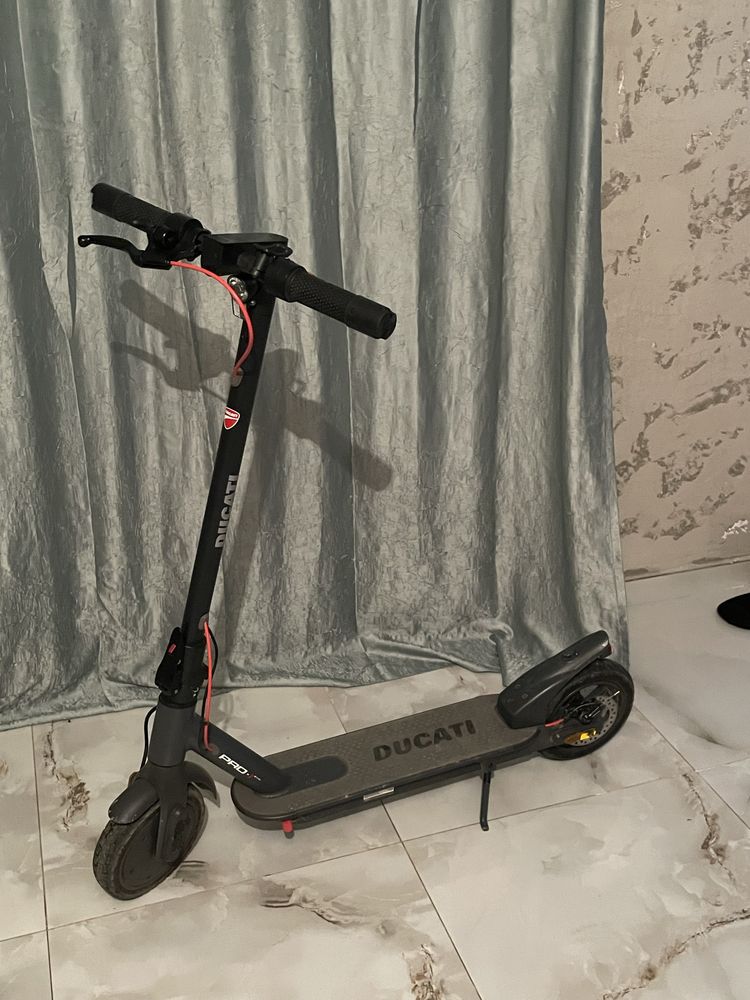 vand trotineta electrica ducati pro 1 evo