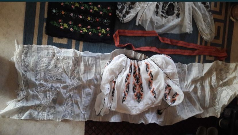 Costume populare, in stare foarte buna