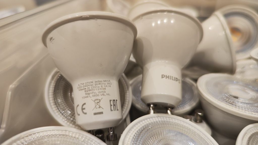 Becuri LED Philips, GU10, 4.7W (50W), 380 lm, lumina alba calda 2700K