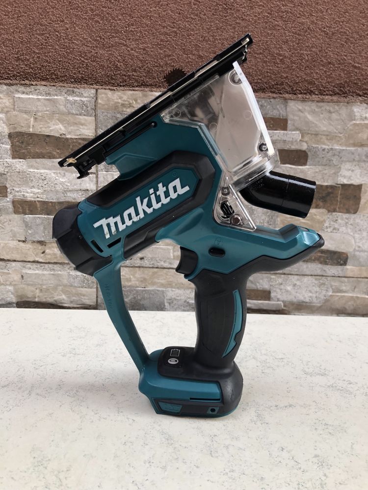 Акумулаторен прободен трион MAKITA DSD180