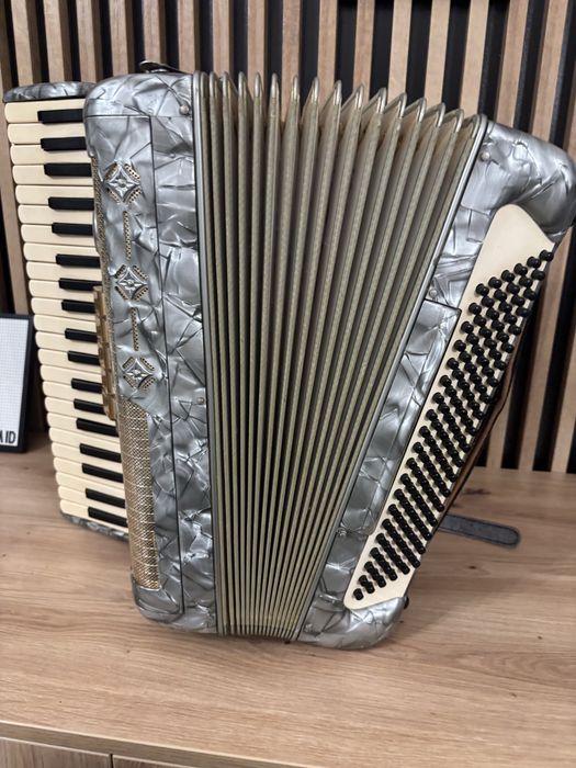 Acordeon italian Marincucii cu 120 de basi