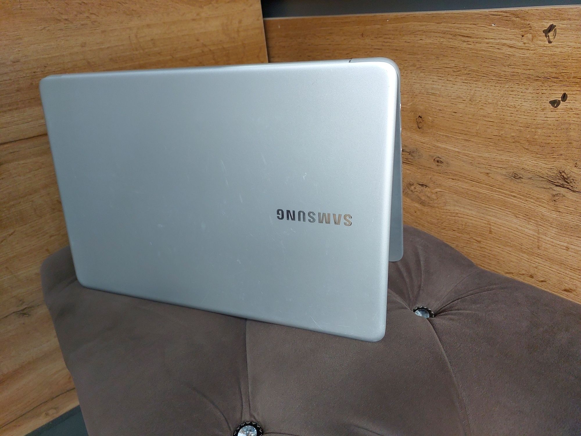 Samsung noutbuk trading bugalteriya ofis hamda internet ishlari uchun