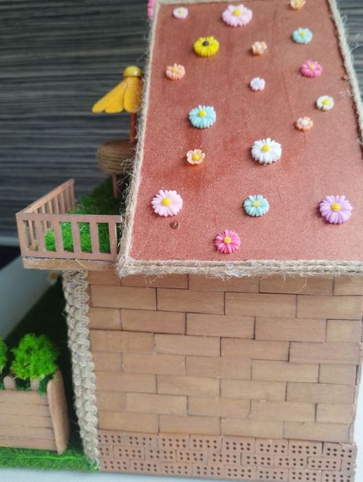 Дървена къща за кукли