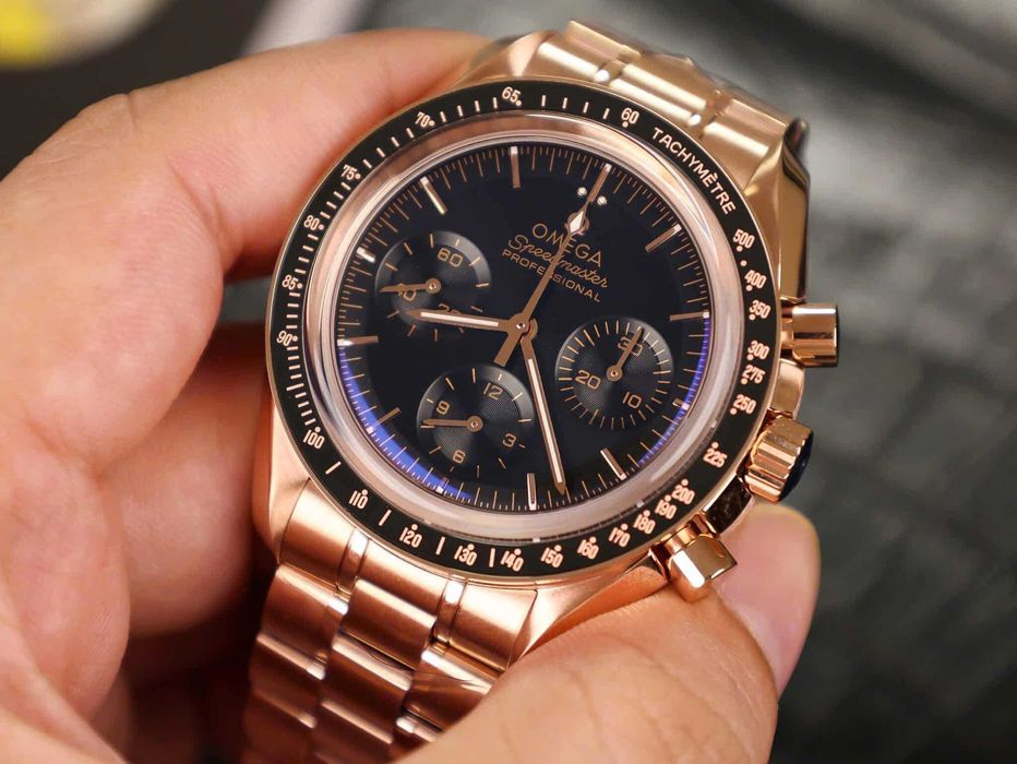 omega speedmaster златисто/черно