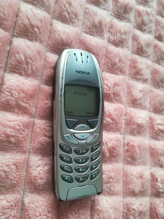 Legendarul Nokia 6310i + incarcator, functioneaza foarte bine! Necodat