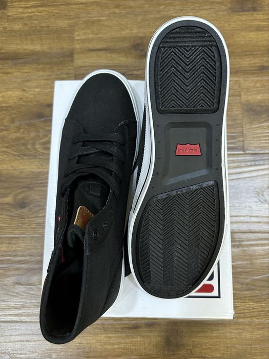 Оригиналыные мужские кеды Levi’s из Америки  мужчкая обувь