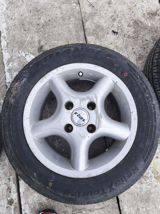 Vând 4 anvelope 175/65R14 4x100 + cauciucuri de vara negociabil
