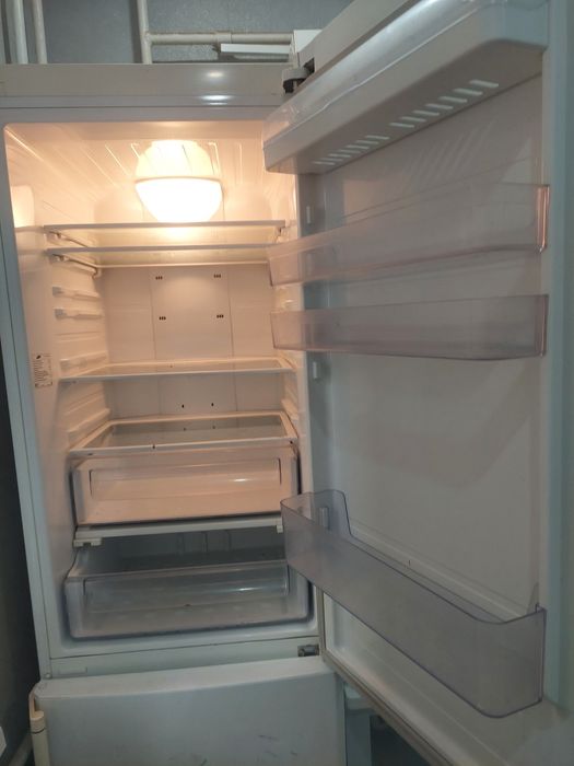 Холодильник Samsung