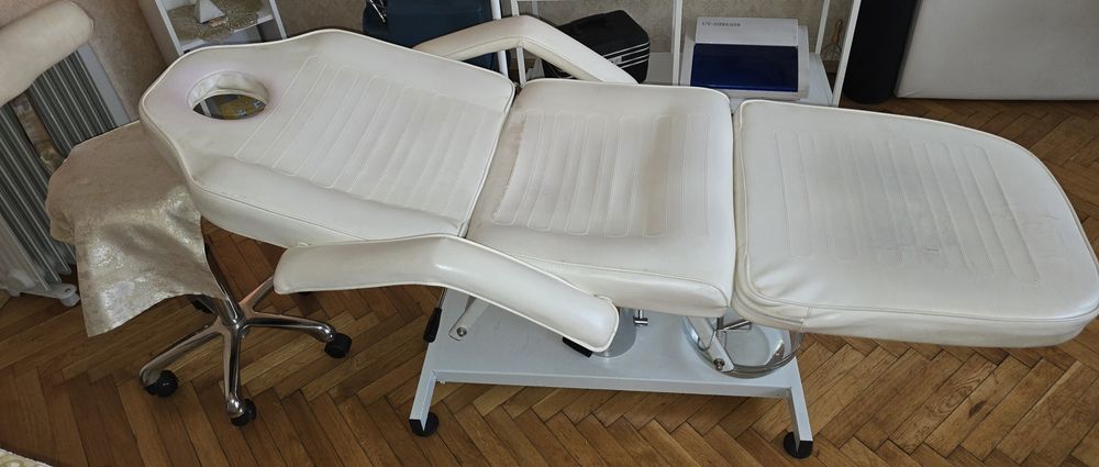 Козметична кушетка бяла кожа