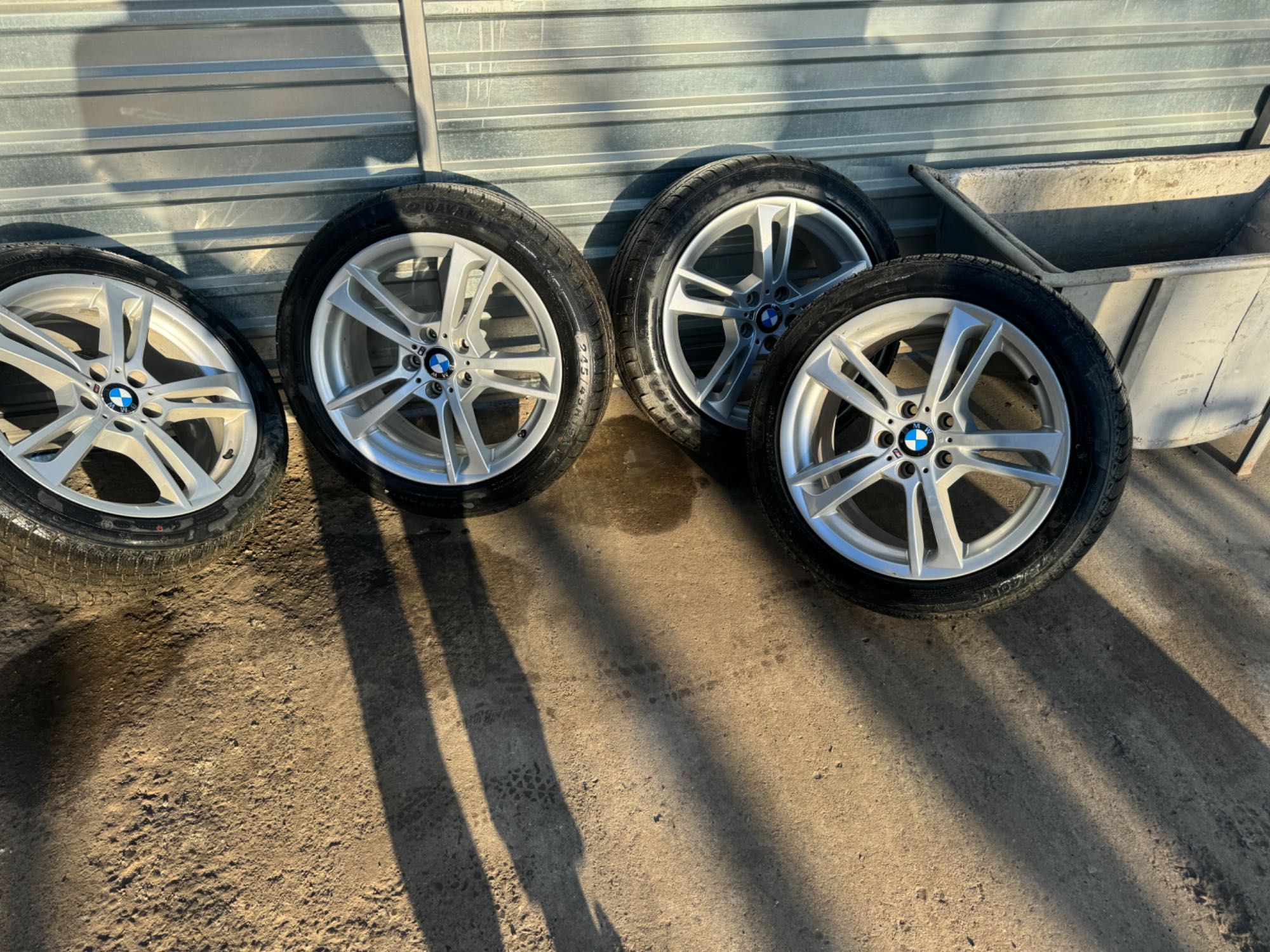 Set jante originale BMW 19 cu anvelope iarnă noi.