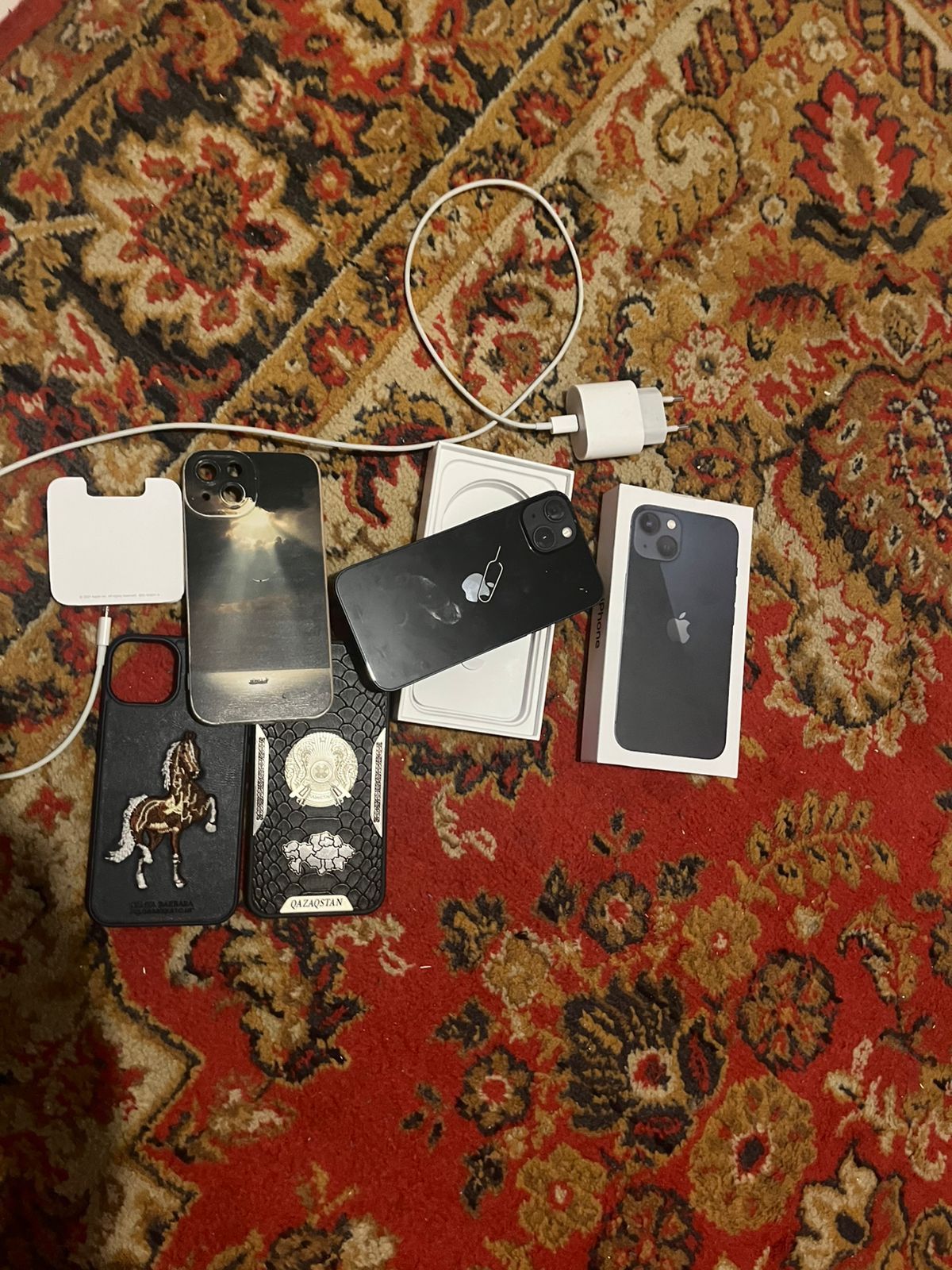 iPhone 13 новый.