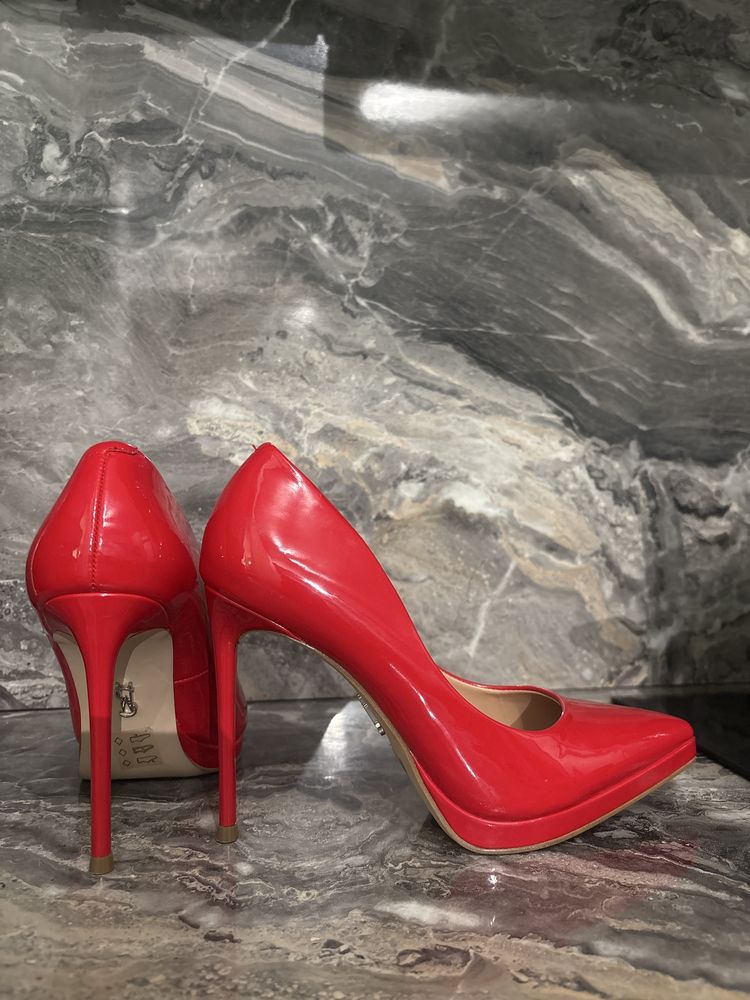 Червени токчета STEVE MADDEN НОВИ. чисто нови, неустоимо стилни!