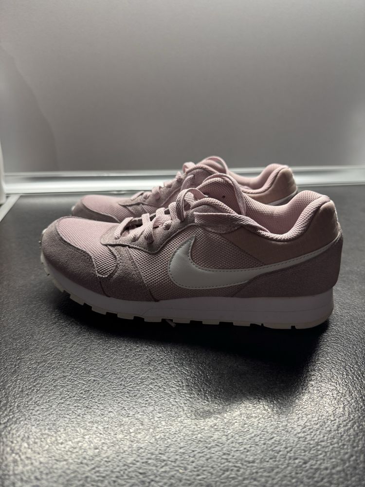 Дамски маратонки Nike