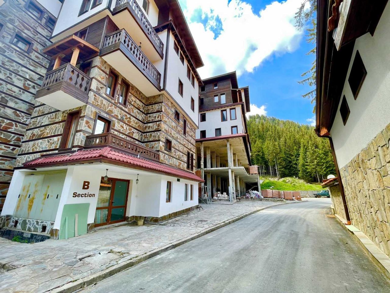 Продава се Едностаен апартамент в к.к. Пампорово - 47 кв.м за 905 €/кв.м - Снимка #1