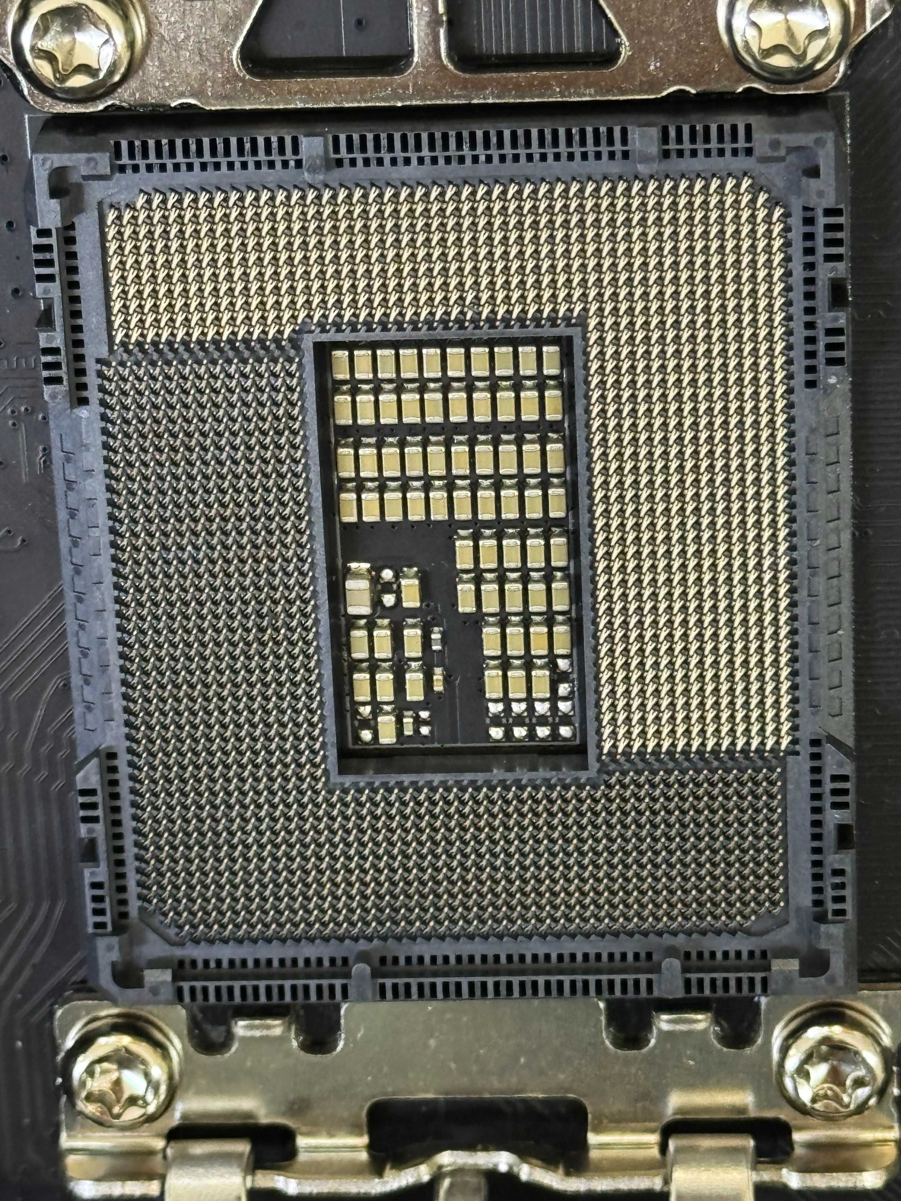 Топовая материнская плата ASUS TUF GAMING Z790-PLUS WIFI DDR5