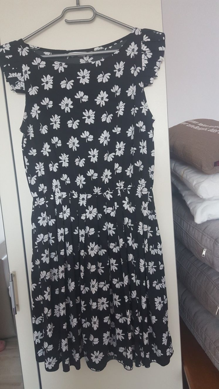 Rochie neagra cu flori primavara-vara, New-look, masura 42, Bucuresti