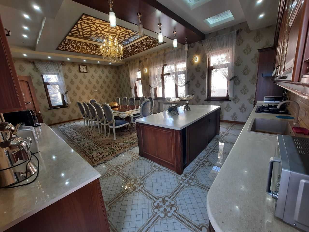 Продаю шикарный эксклюзивный дом 
ТТЗ, Диадора
35 соток
30 комнат