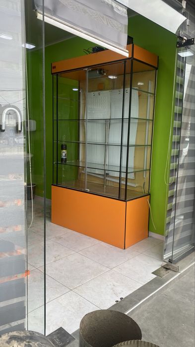 Ветрина холодилник срочна сотилади