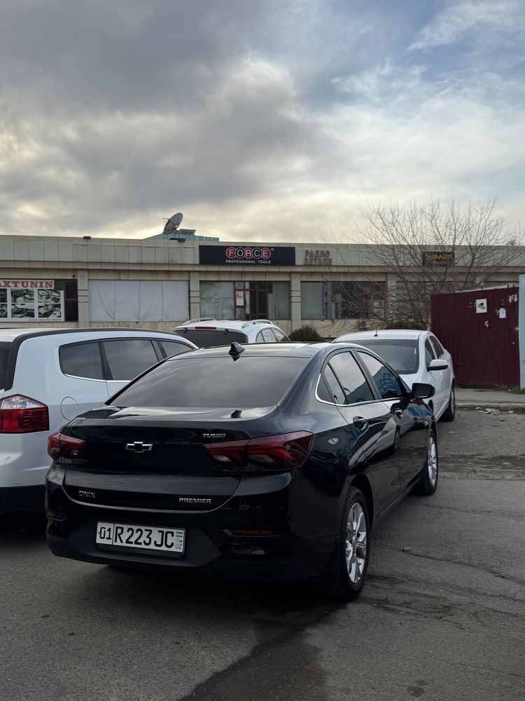 Onix Premier kraska toza 1 qo’l haydalgan srochna sotiladi