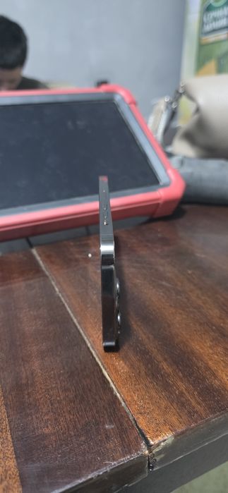 IPhone 13pro в хорошем состоянии.