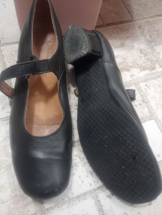 Скарпини за народни танци